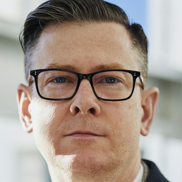 Porträt von Marcus Cole in Schwarz